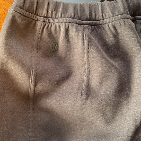 Lululemon Cotton-Blend Double-Knit Mid-Rise Cargo Pant Black size 8 - Picture 5 of 5
